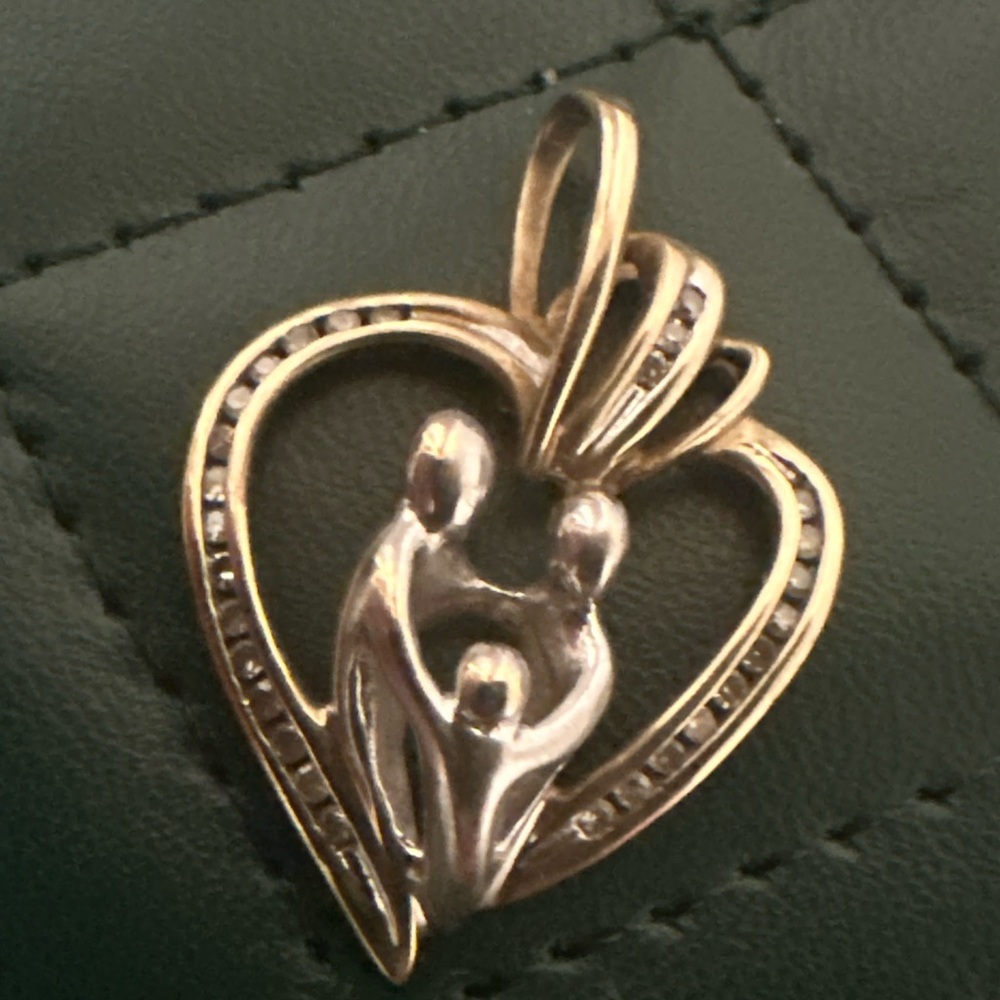 10k Gold Heart Family Pendant